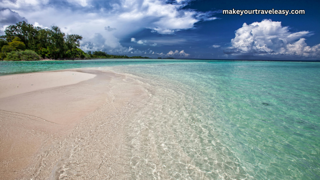 3. Whitsunday Islands : Beautiful Beach in Australia